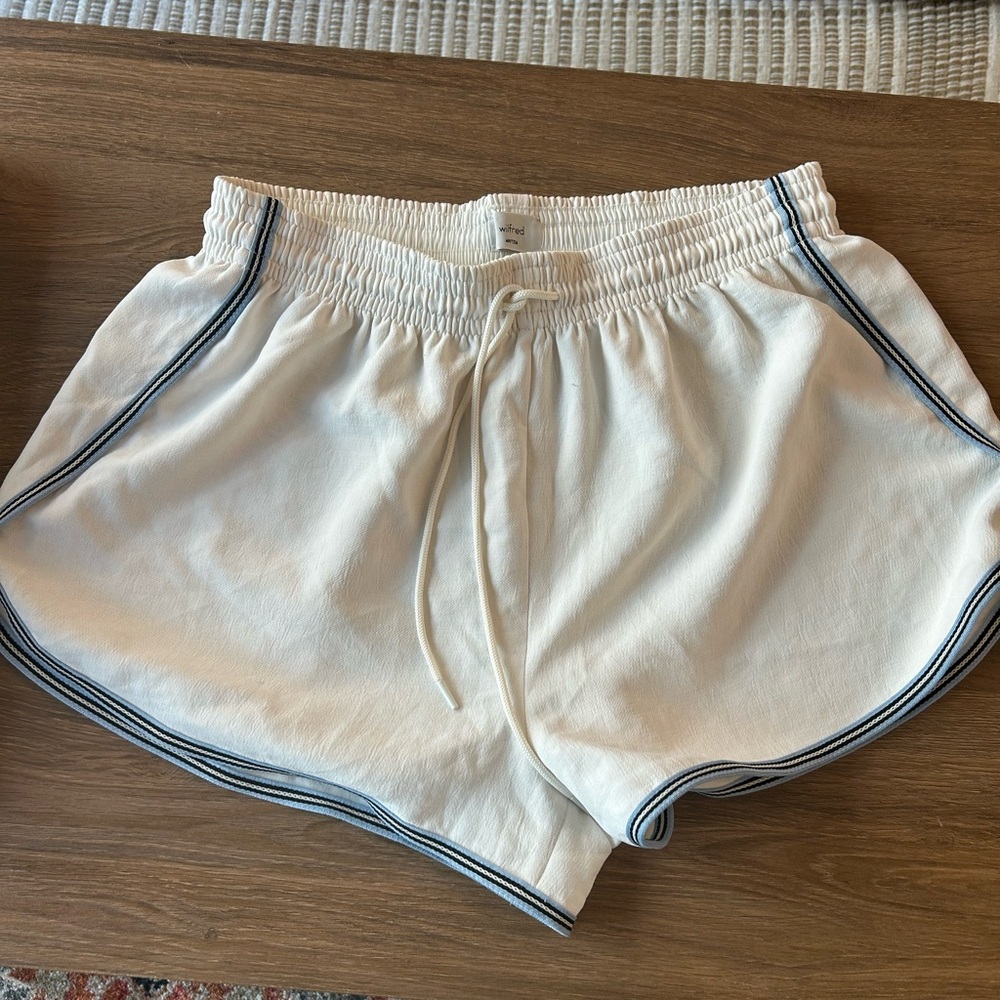 Wilfred Aritzia Women's Shorts with Trim